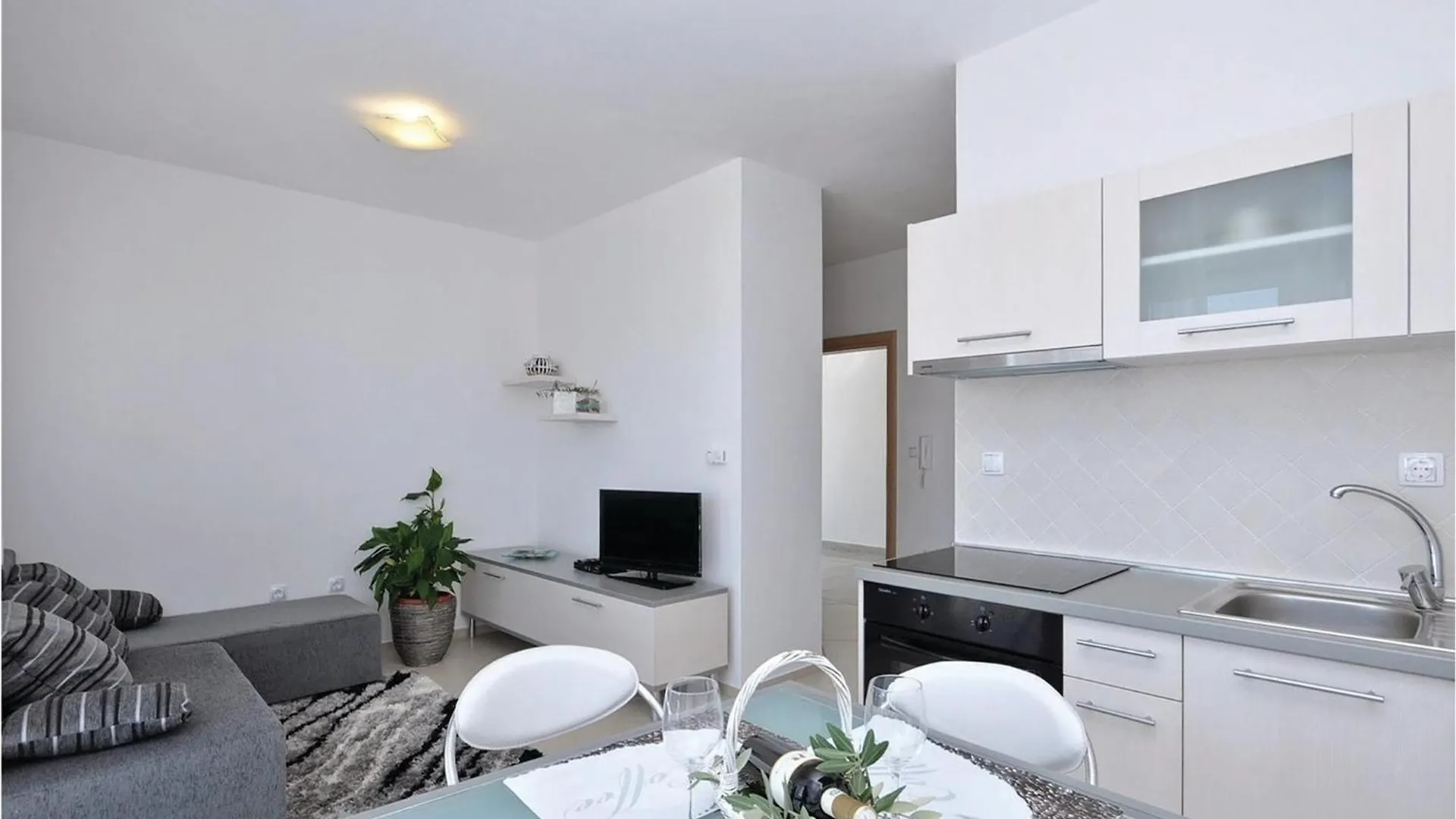 1 Bedroom Lovely Apartment In Bibinje